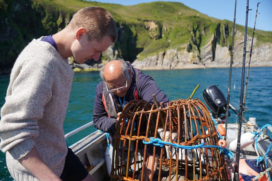 Learning withy pot making with Tony Pinto, Gorran Haven